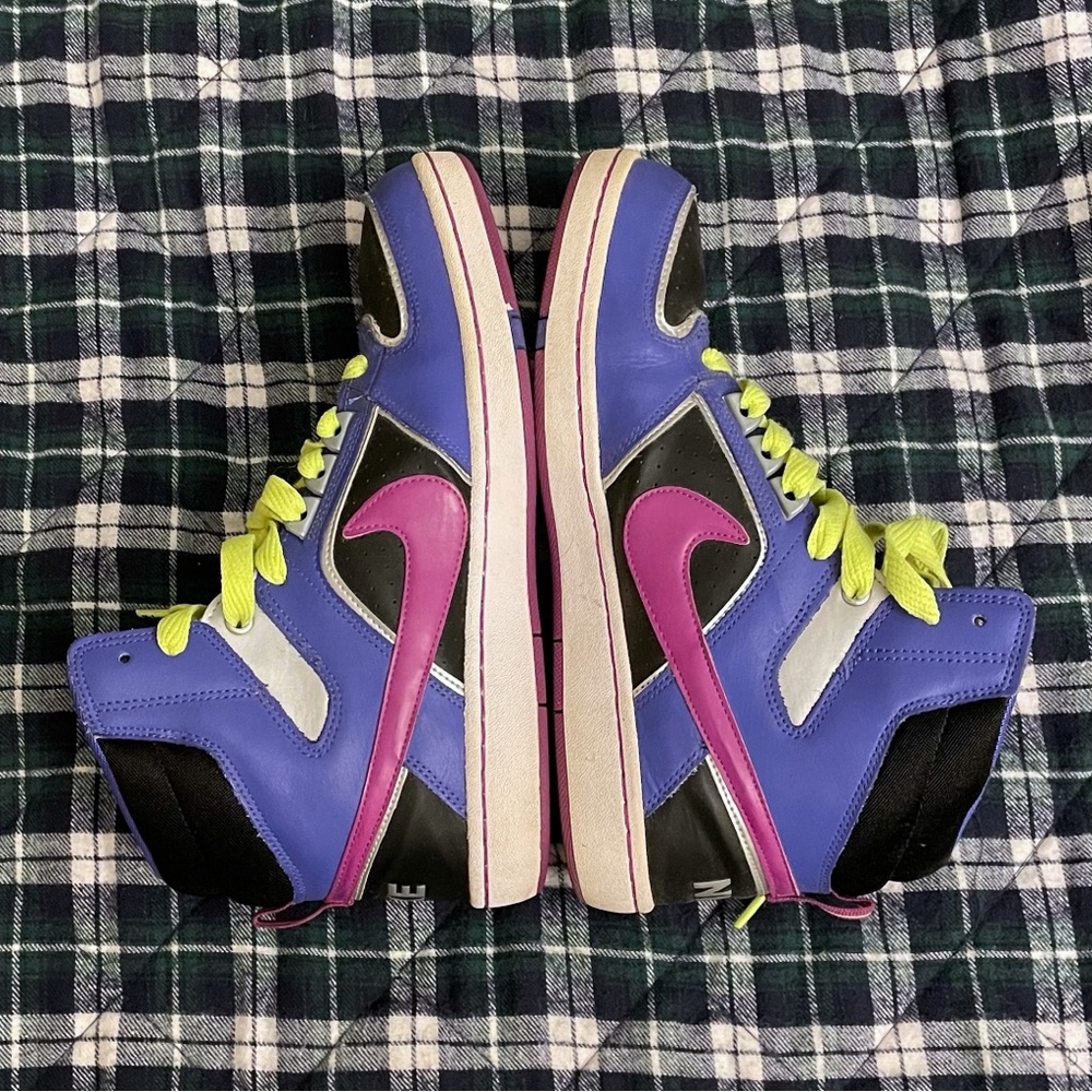 Nike Delta Force Women’s High Top Sneakers Sz 8